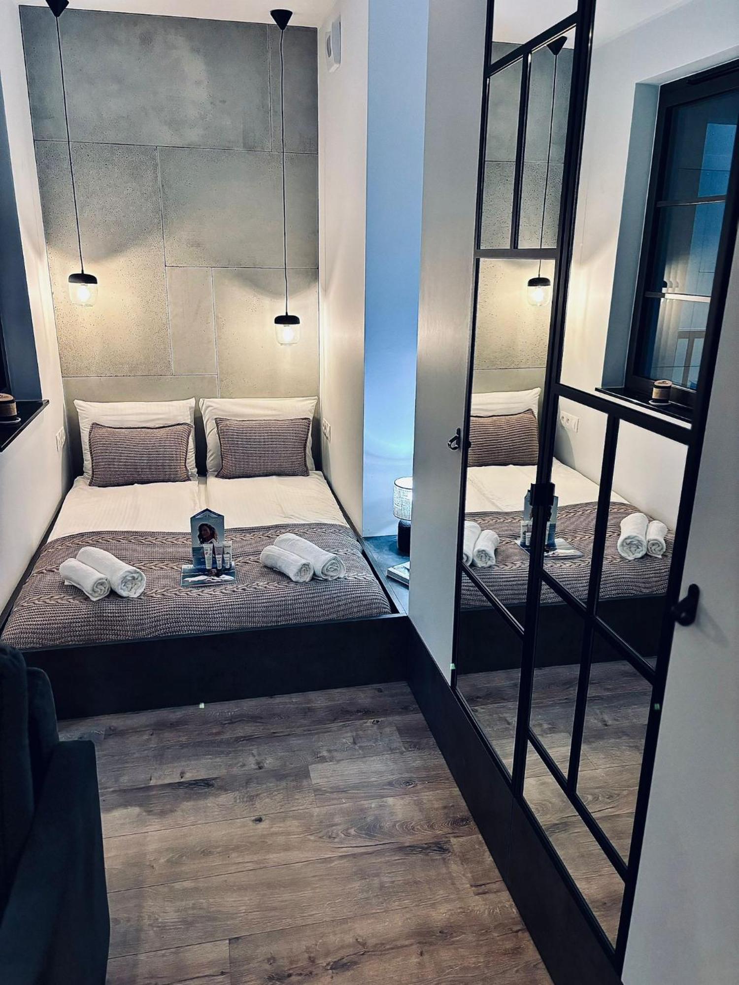 Apartament White Glove Deluxe Stocznia Montownia Gdańsk Eksteriør billede